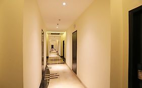 Oyo 9771 Hotel Glitz Westend Inn
