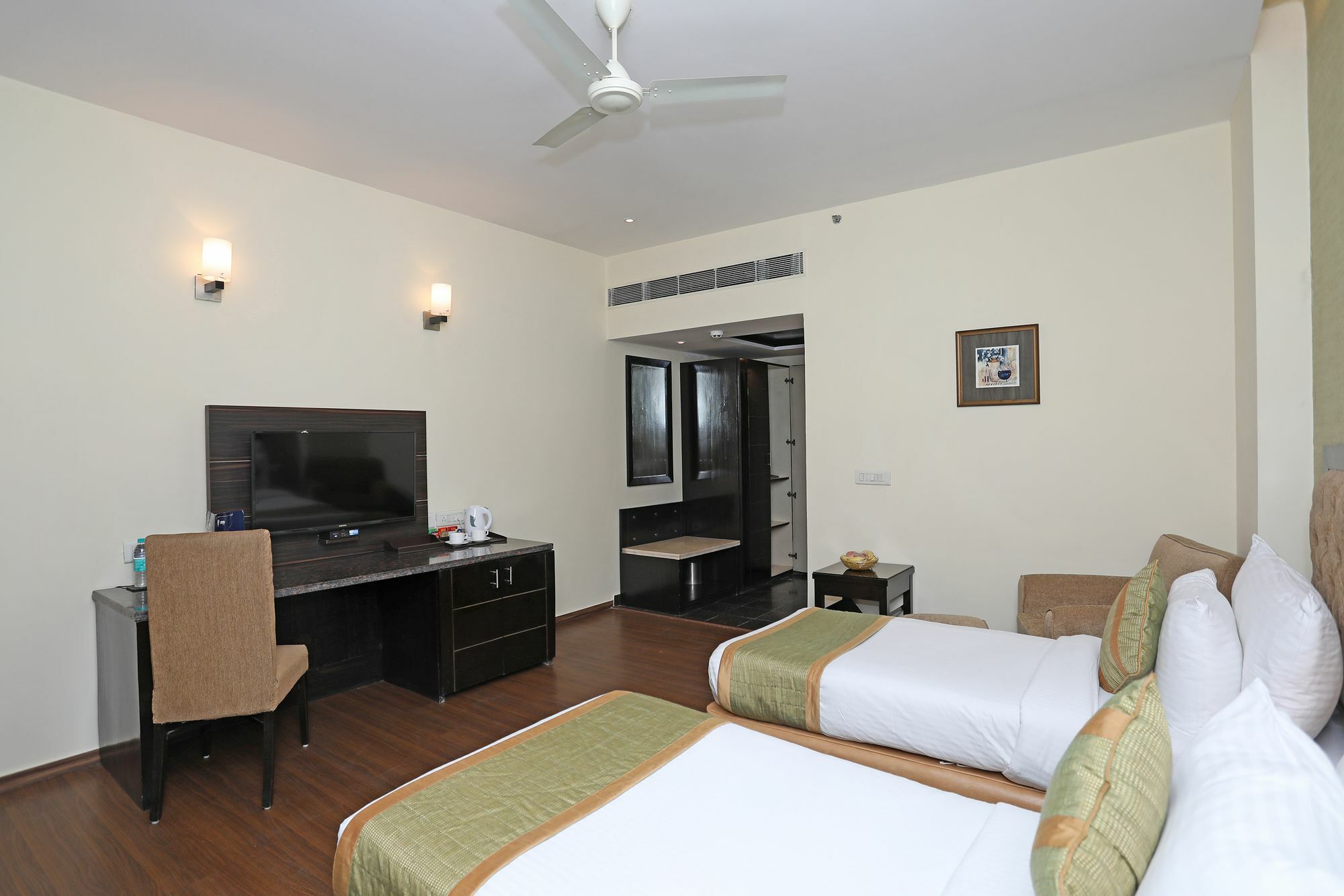 Oyo 9771 Hotel Glitz Westend Inn New Delhi Exterior photo